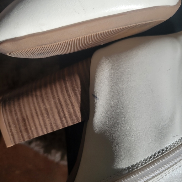 Winter white booties!! - Picture 3 of 6